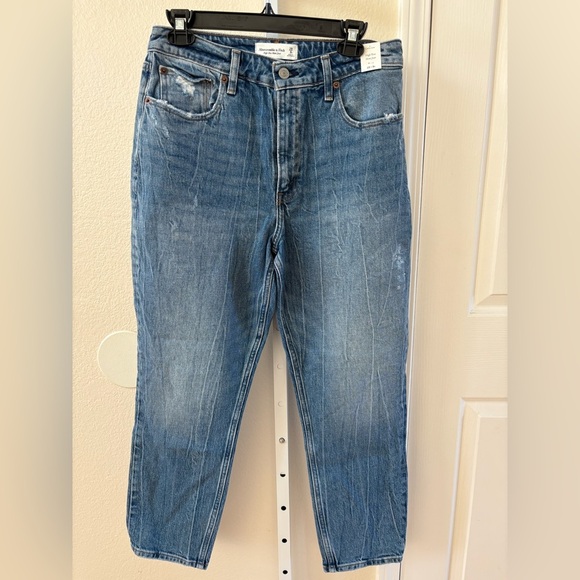 NWT - Abercrombie & Fitch Curve Love High Rise Mom Jeans - Size 29 - Picture 6 of 8
